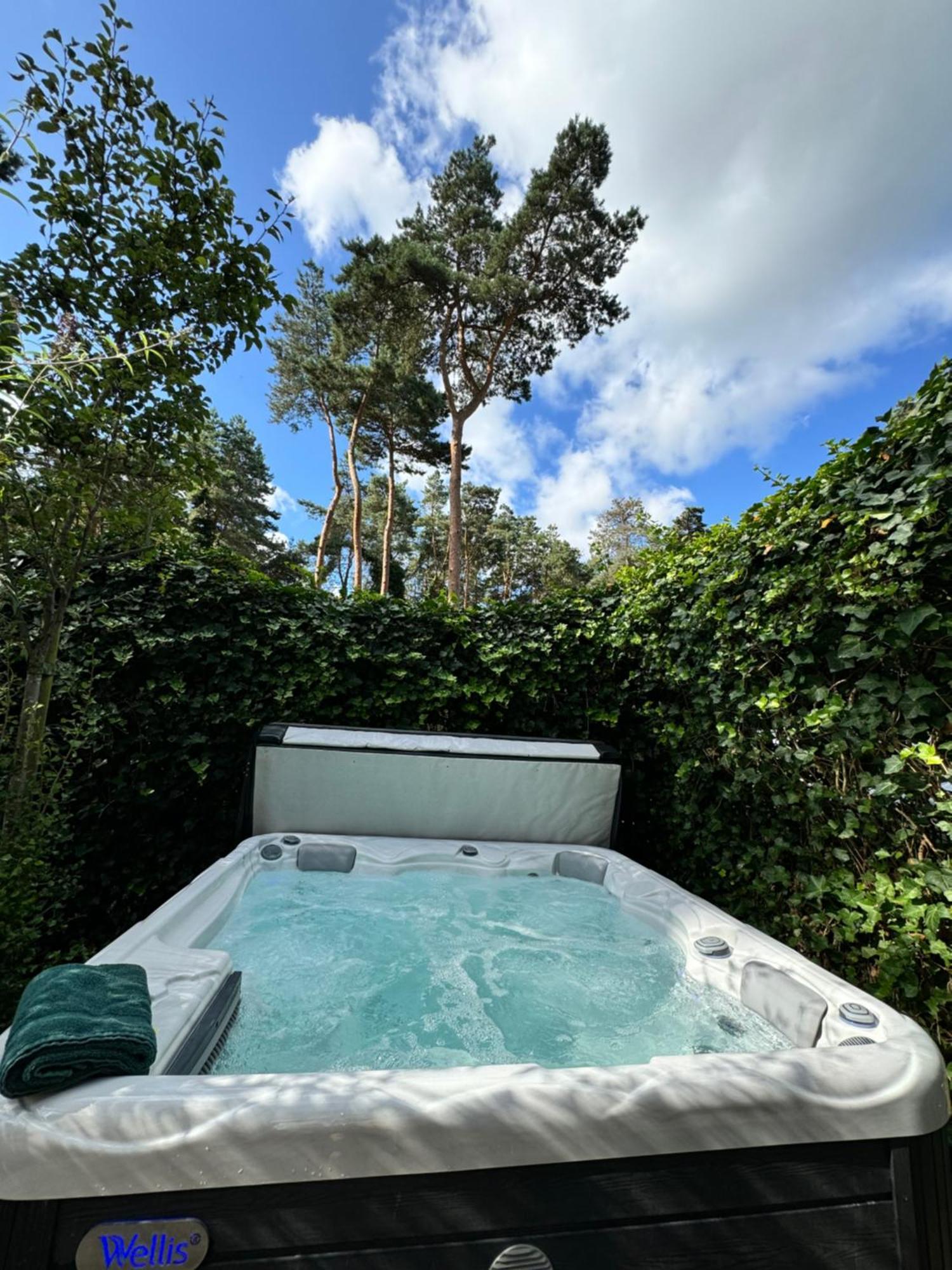 Houten Chalet/Bungalow In Het Bos, Sauna, Jacuzzi Meijel Экстерьер фото